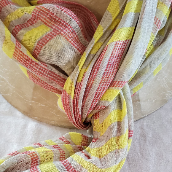 Levi's Scarf Wrap Geometric Soft Gauzy red yellow - Picture 5 of 8